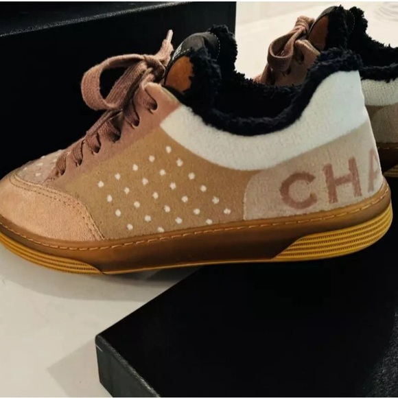 Chanel beige/rose fur lined sneakers - Picture 5 of 6
